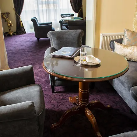 Savoy 5*